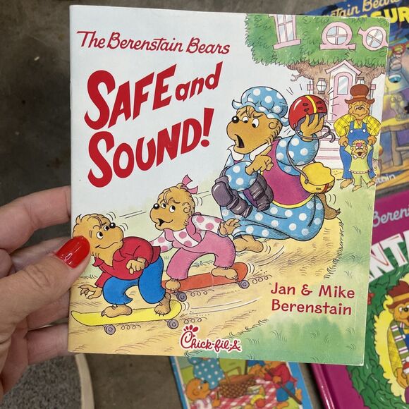 Lot of 4 Berenstain Bears Softcover Books Attic Treasure Santa Bear Fun Book - Picture 2 of 7